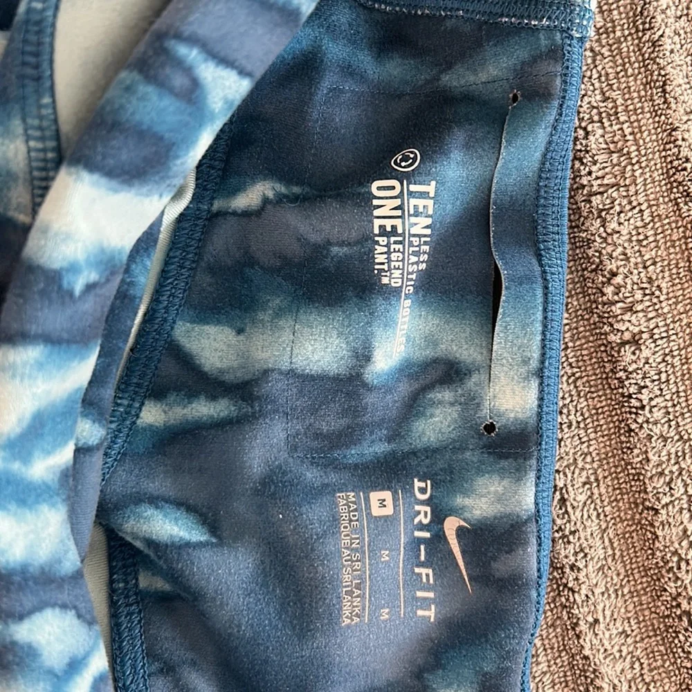 Nike “DRI FIT” Capri leggings - Picture 3 of 7